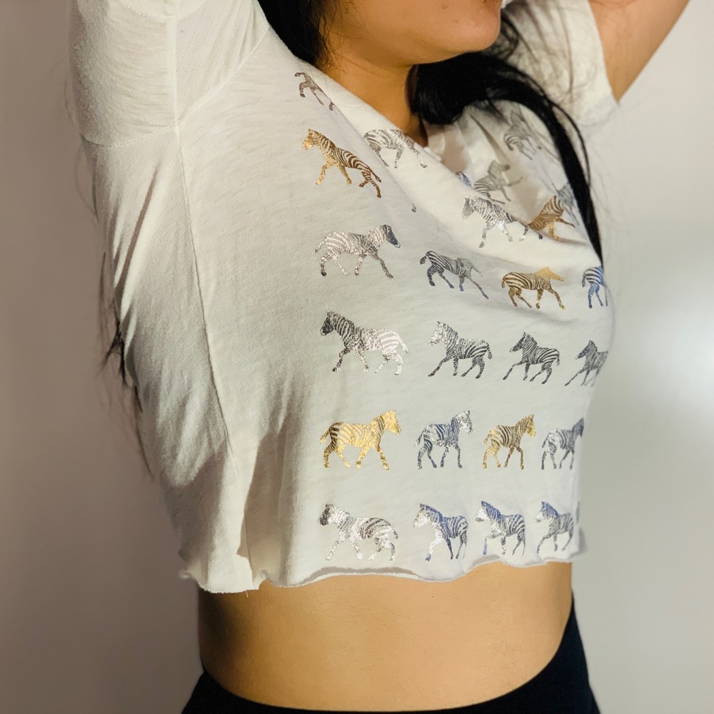 crop top. - Picture 3 of 5